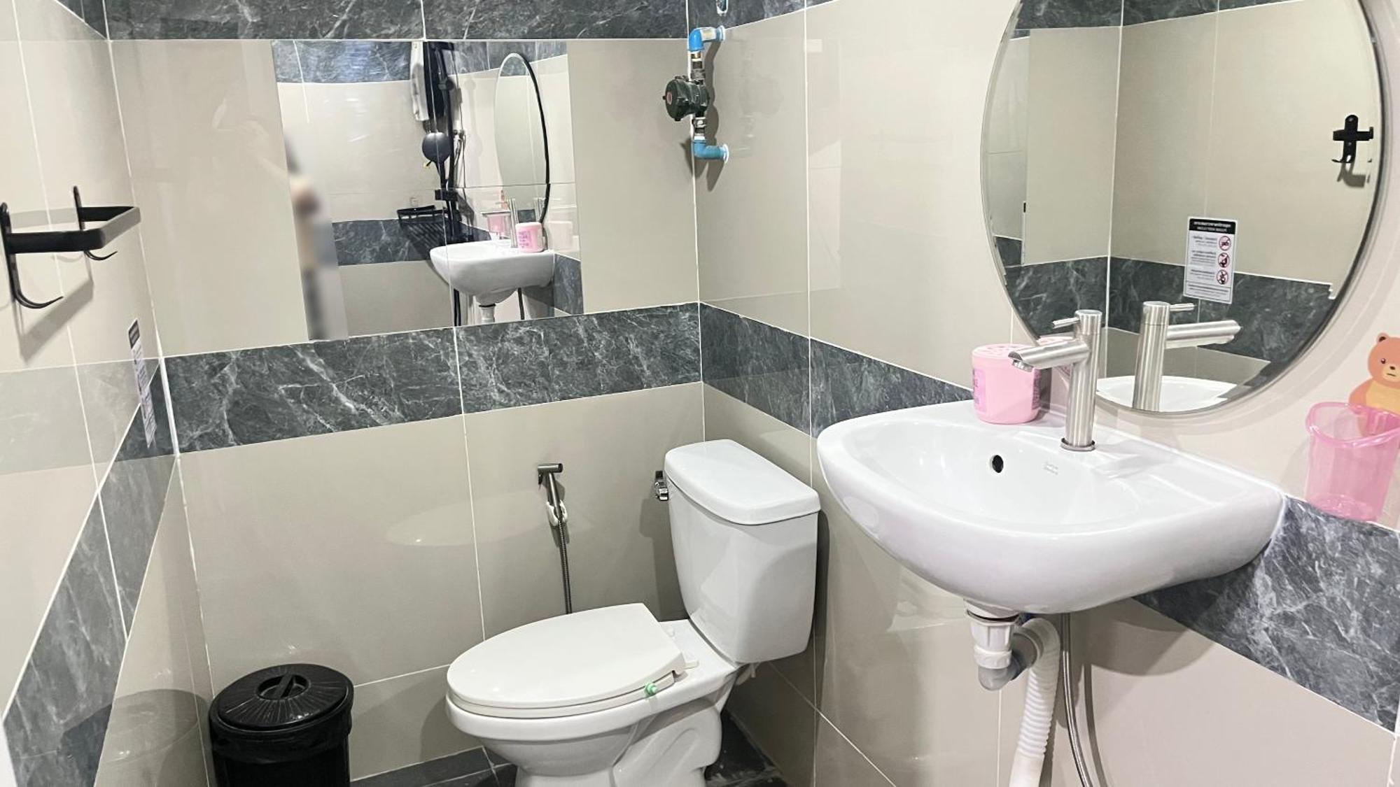 Pa Chalermchai Guesthouse Банкок Екстериор снимка