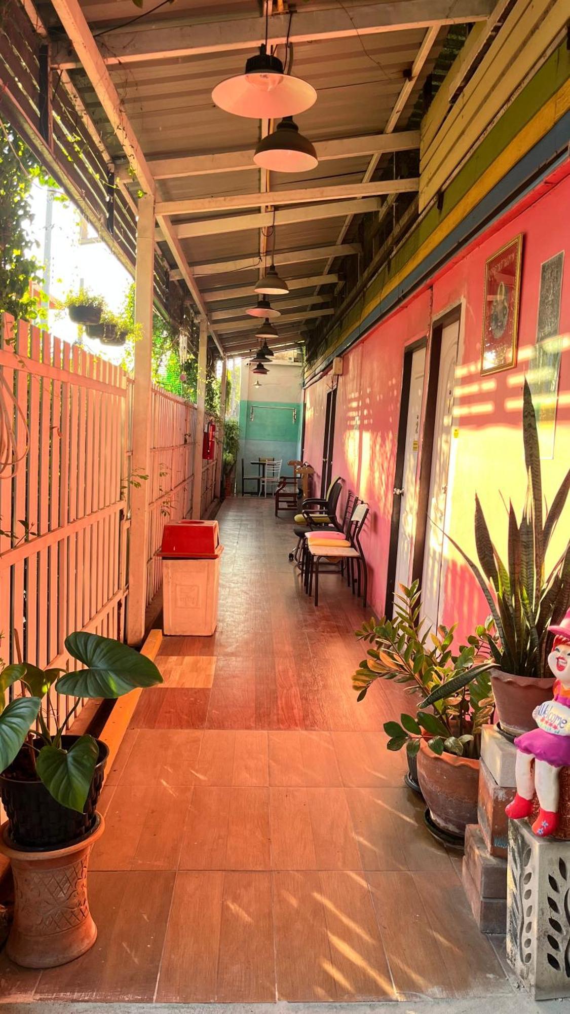 Pa Chalermchai Guesthouse Банкок Екстериор снимка