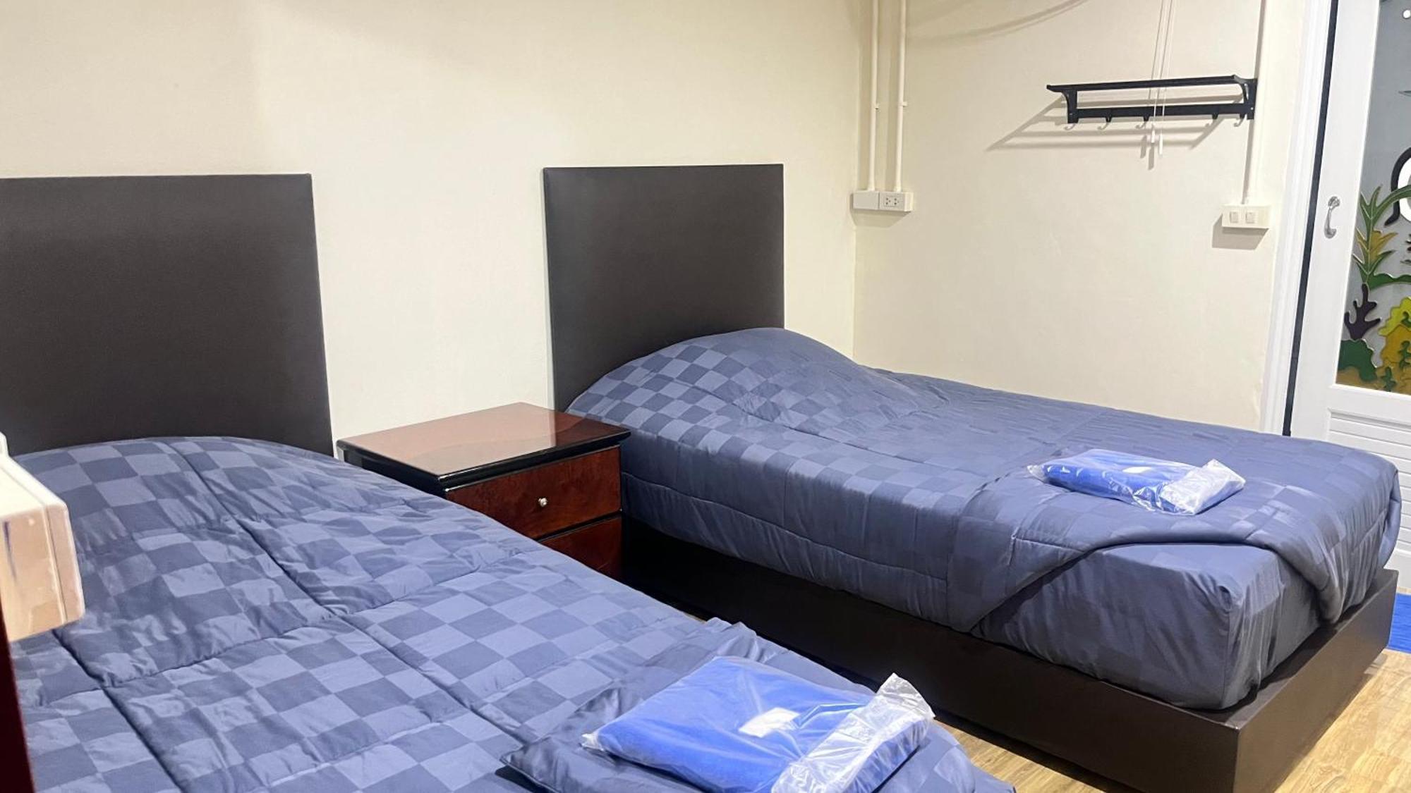 Pa Chalermchai Guesthouse Банкок Екстериор снимка