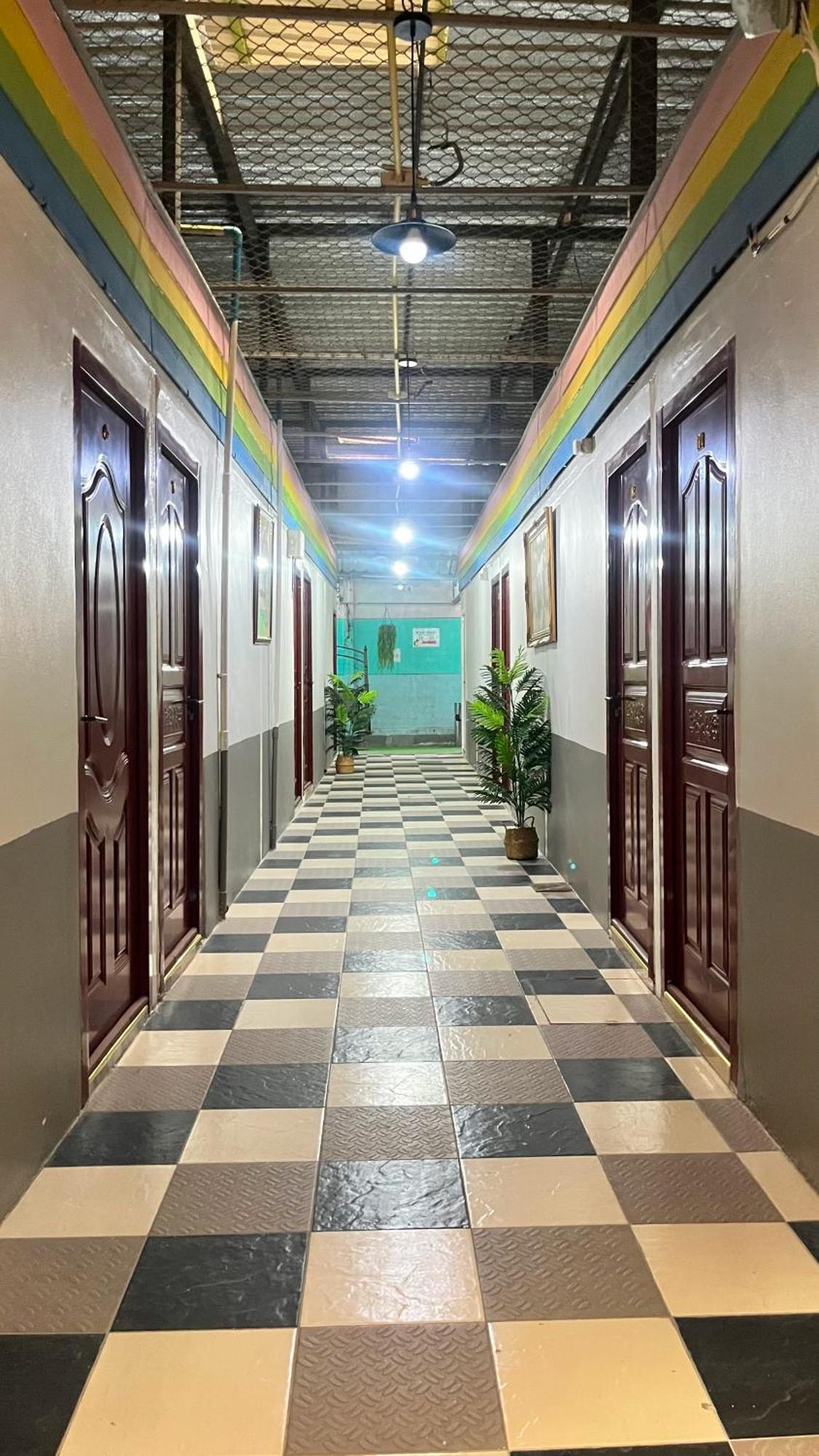 Pa Chalermchai Guesthouse Банкок Екстериор снимка